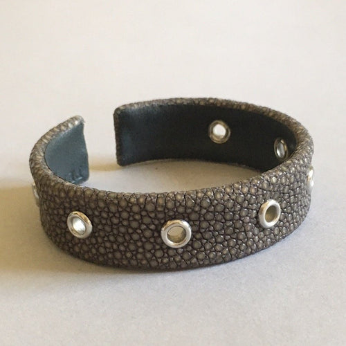 Manchette Fine Galuchat Gris 7 rivets