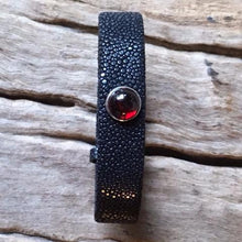 Linkstones - Bracelet galuchat noir double cabochon pierre fine grenat