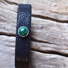 Linkstones - Bracelet galuchat noir double cabochon pierre fine malachite