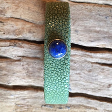 Linkstones - Bracelet galuchat vert d'eau double cabochon pierre fine lapis lazuli