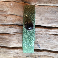 Linkstones - Bracelet galuchat vert d'eau double cabochon pierre fine tourmaline noire