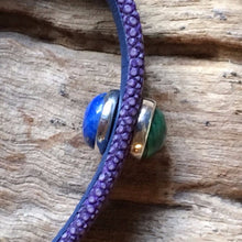 Linkstones - Bracelet galuchat violet double cabochon pierre fine lapis lazuli et malachite