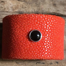 Linkstones - Manchette corail galuchat et tourmaline noire, Mer de Chine
